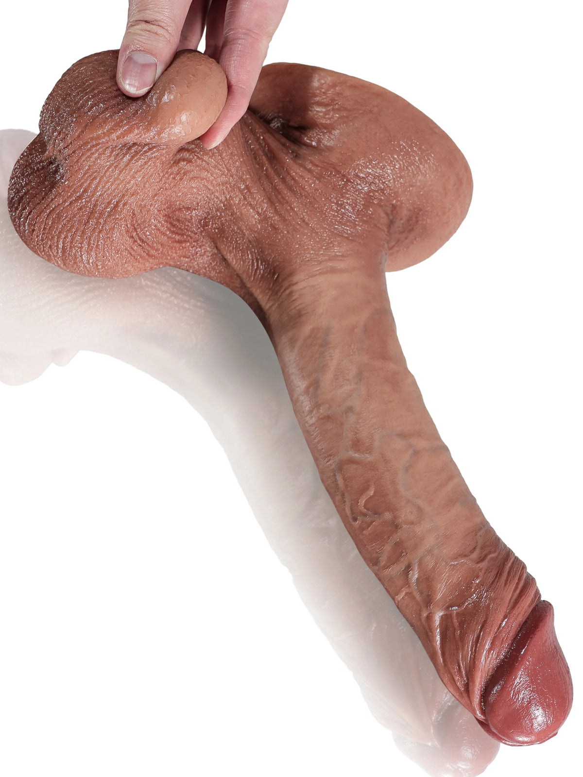 Elio | Brauner realistischer Dildo mit greifbaren Hoden | 24.5 cm