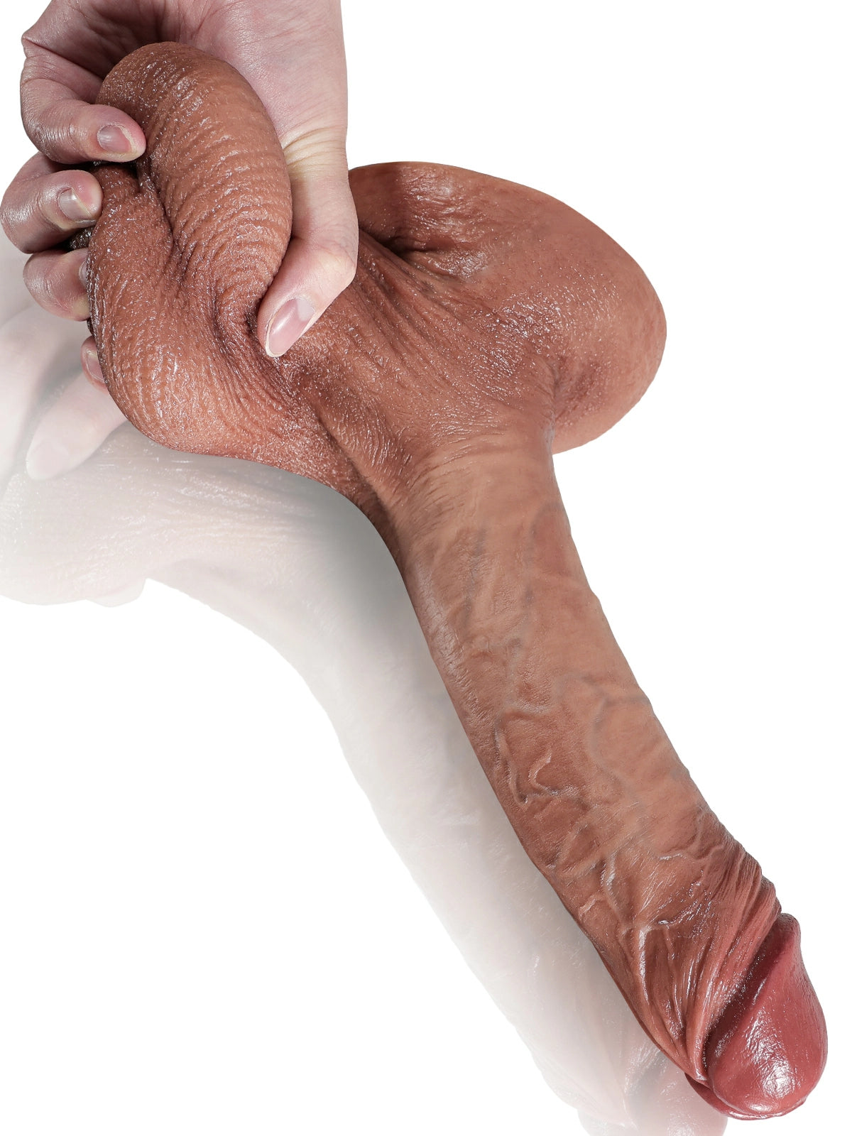 Elio | Brauner realistischer Dildo mit greifbaren Hoden | 24.5 cm