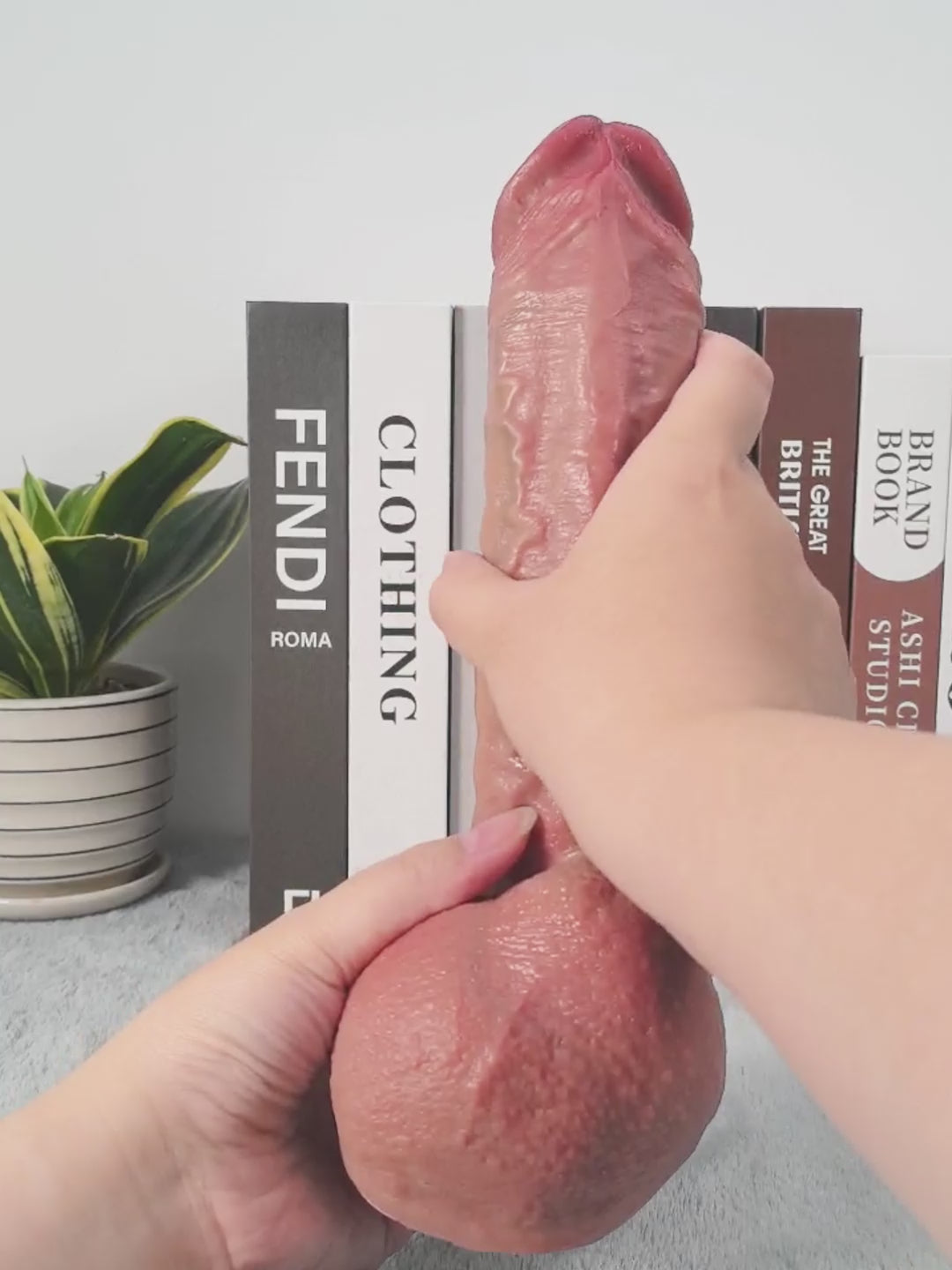 Joris | Realistischer Dildo mit asymmetrischen Hoden und Metallkern | 24 cm